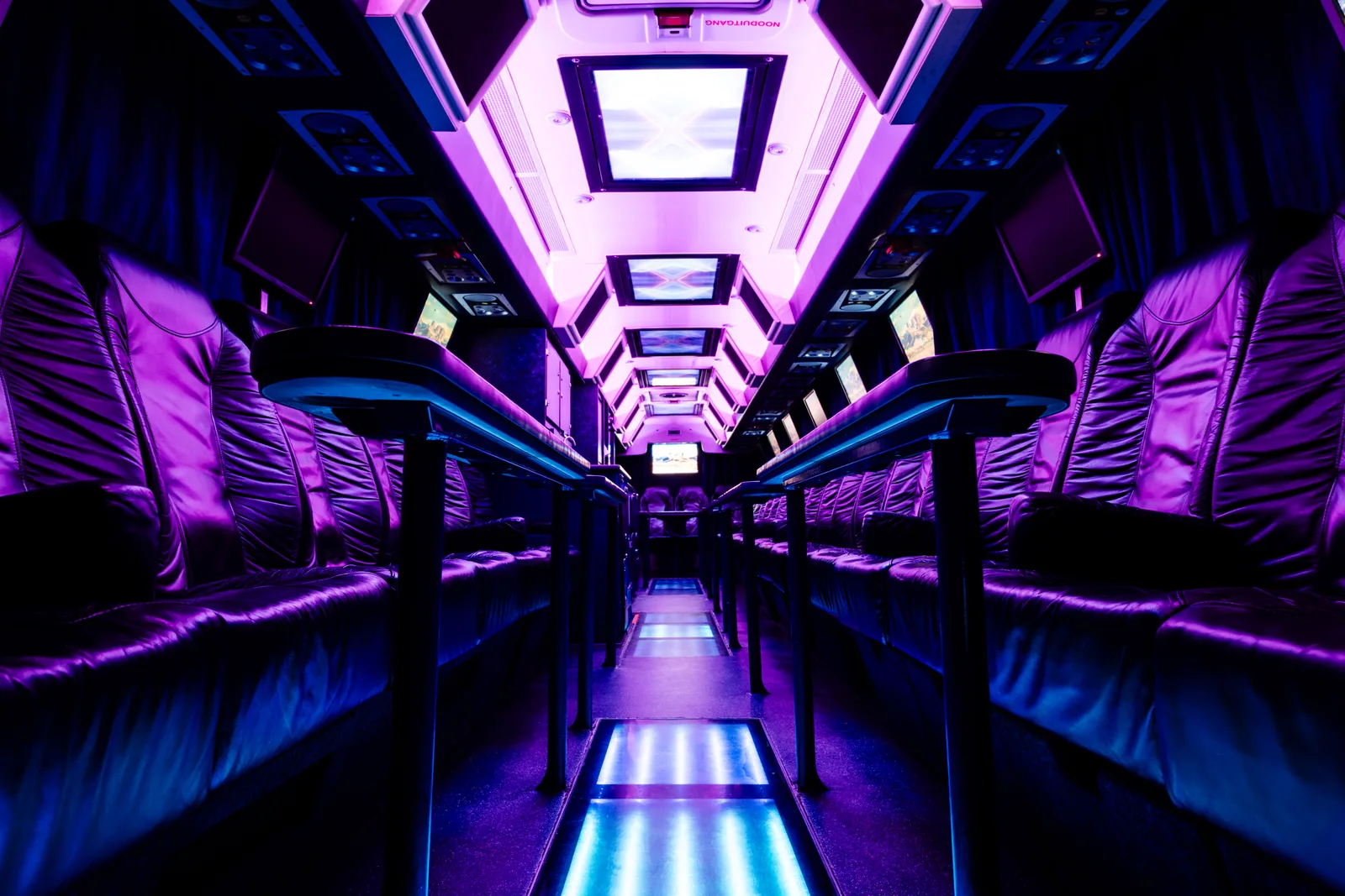 Interieur voor groepsvervoer van Prestige Coach Service